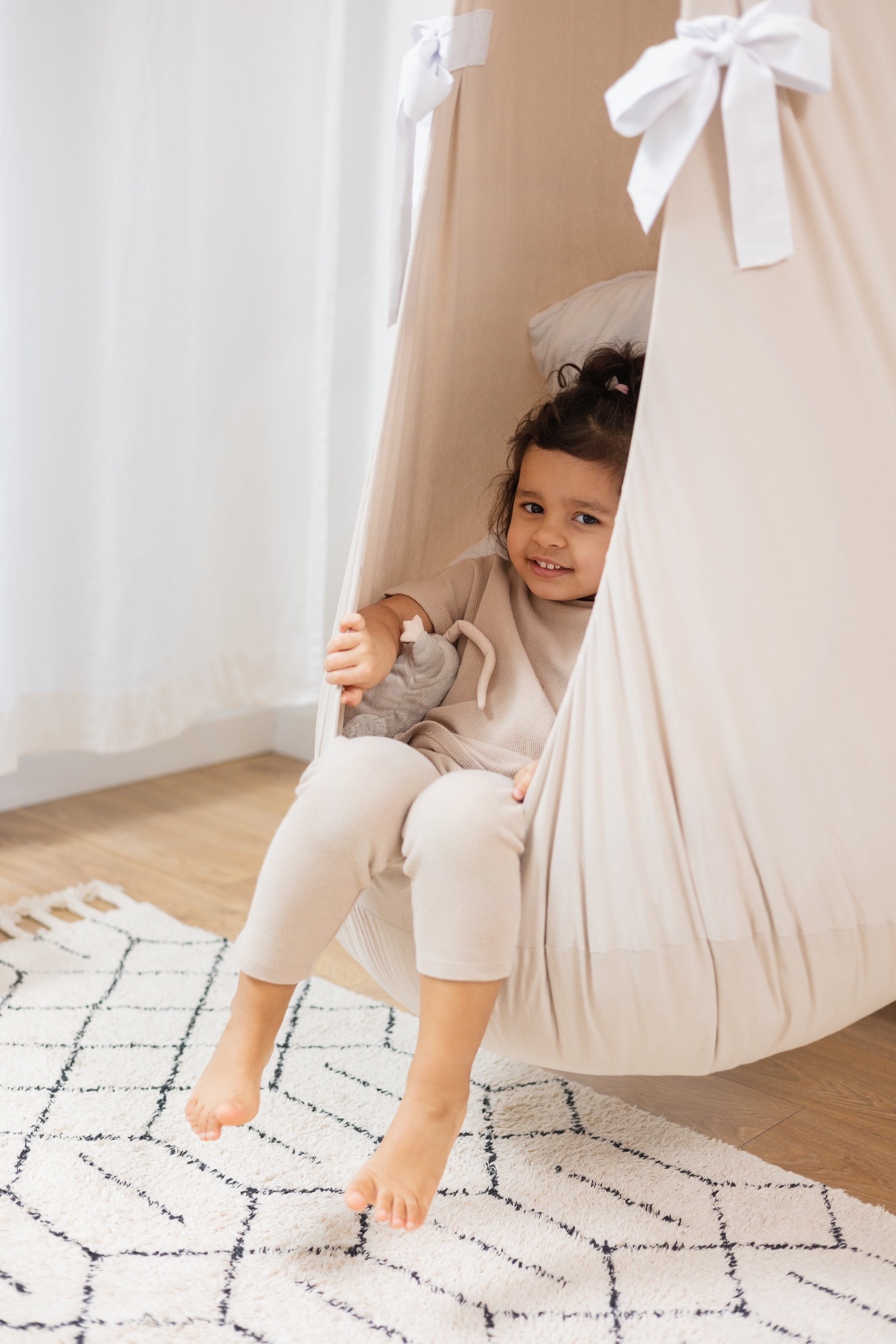 Large Kids Cocoon Swing - Wonderful Meringue